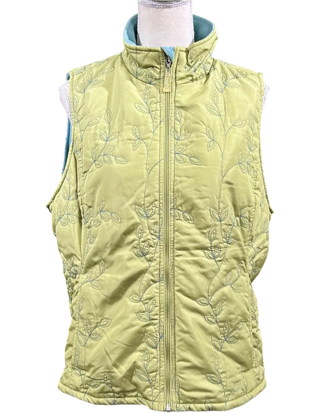 Quilted Leaf-Embroidered Sleeveless Vest - Light Green Pockets